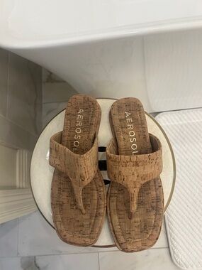AEROSOLES Cork-Effect Tan Thong Sandals